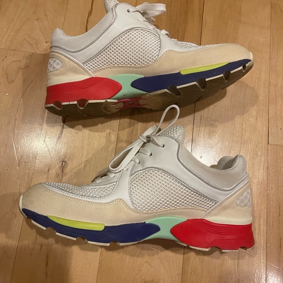 Authentic Chanel sneaker size 37.5 - Picture 4 of 7